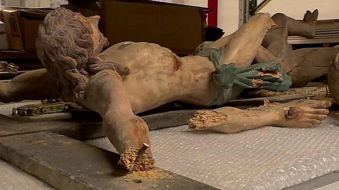 昨年夏から大地震が続いたイタリア中部では、破損した美術品の修復が進められている。