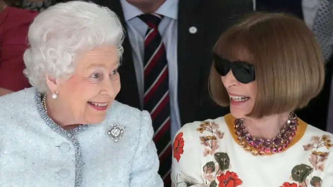 تصدرت الملكة إليزابيث الصف الأمامي خلال أسبوع الموضة في لندن