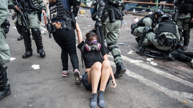 目前已经有超过6000人因为香港的示威浪潮被捕。
