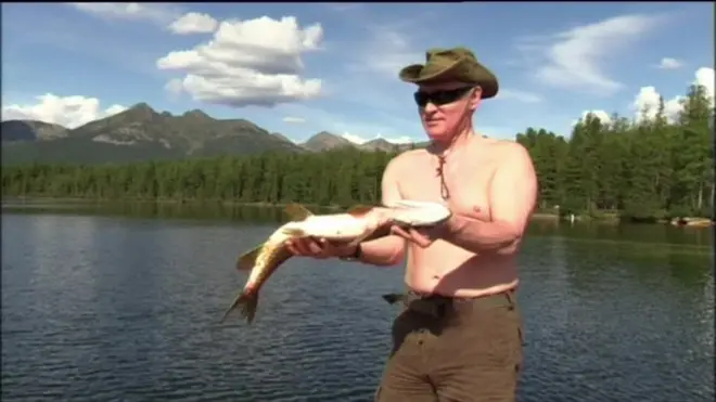 ปูตินจับปลา