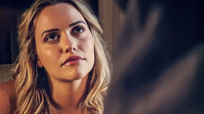 میا مالکووا امریکہ میں پیدا ہوئی ہیں اور انڈین فلم شوٹ کرنے سے قبل وہ پورن سٹار رہ چکی ہیں