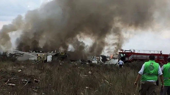 Un avión de Aeroméxico que llevaba 101 personas sufrió un accidente aunque no se registraron víctimas fatales.