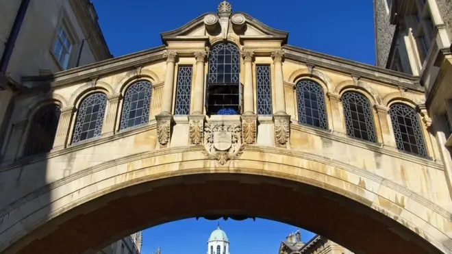 کم از کم 200 طلبا کو مسترد کیے جانے کے خطوط بھیجے گئے ہیں