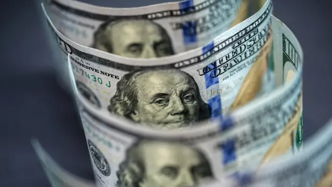 El flujo constante de dólares en la economía mundial es una gran ventaja para Estados Unidos, pero también tiene consecuencias.