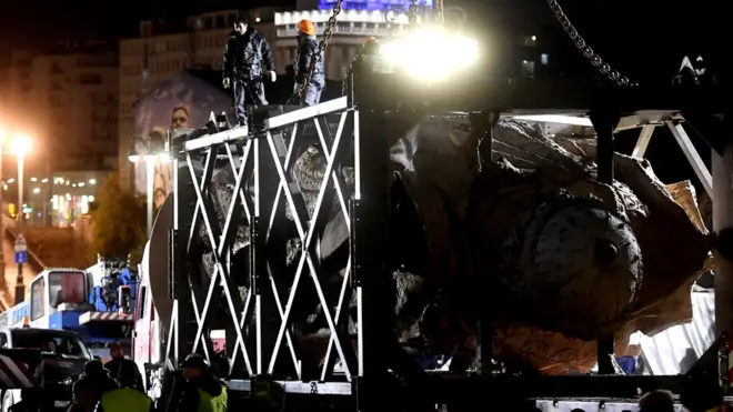 Установка памятника князю Владимиру