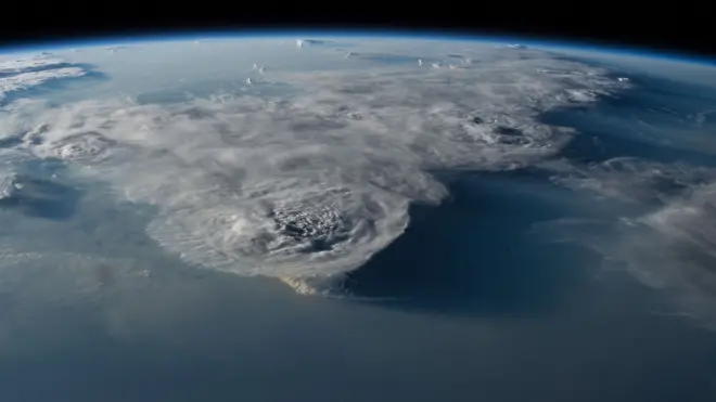 Güney Çin Denizi üzerinde oluşan kasırgalar bu fotoğrafta hep birlikte tek bir kareye sığmış. Tarih 29 Temmuz 2016.