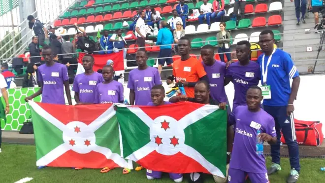 Ikipe y'umupira w'amaguru y'abana bahoze mw'ibarabara bo mu Burundi, yatahukanye ikibanza ca gatau mu gikombe c'isi