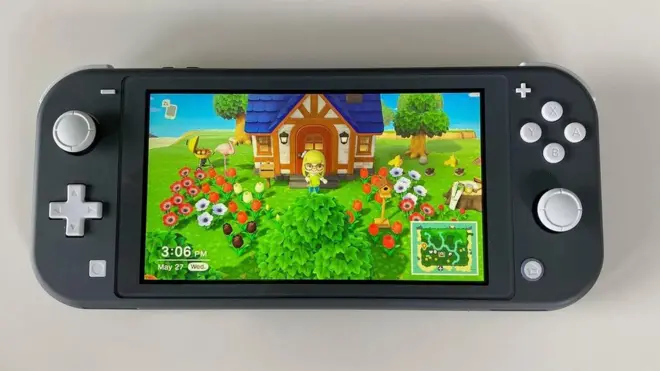 أصبحت لعبة "أنيمل كروسينغ" بمثابة ظاهرة، إذ صارت بديلا للتواصل الاجتماعي المعتاد خلال فترة الإغلاق، وباتت كذلك موقعا افتراضيا لإقامة الحفلات والأعراس