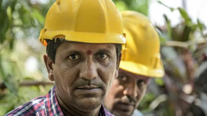 संतोष और टुन्ना सेठी अपने परिवार को छोड़ काम करने के लिए मुंबई आ गए थे.