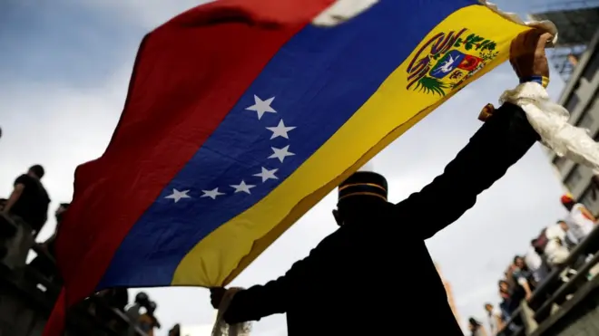 Algunos economistas críticos ven la política cambiara de Venezuela como una de las causas de la crisis económica.
