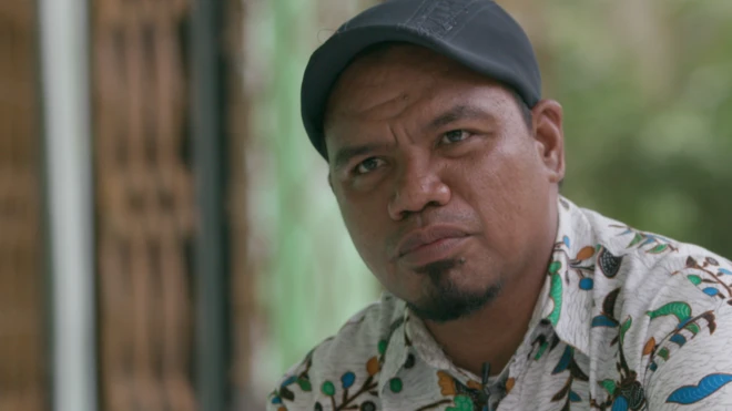 Husen Rumain: Mendengar kisah seorang ibu Katolik yang mengalami nasib serupa dengan keluarganya, pengalaman yang menjadi titik balik baginya.