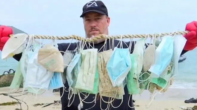 Куда попадают выброшенные медицинские маски