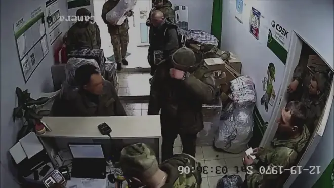 Rusiya hərbi geyimində olan şəxslər