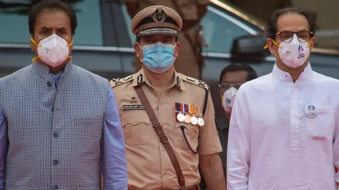 महाराष्ट्र के गृह मंत्री अनिल देशमुख, पूर्व पुलिस कमिश्नर परमबीर सिंह और मुख्यमंत्री उद्धव ठाकरे (फ़ाइल फ़ोटो)