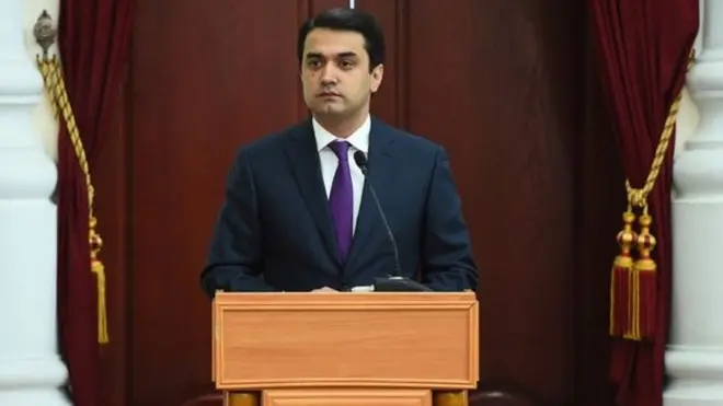 28 жаштагы Рустам Эмомали КМШ өлкөлөрүндөгү эң жаш генерал эсептелип, Тажикстандагы коррупцияга каршы күрөшкөн агенттикти жетектеп келген.