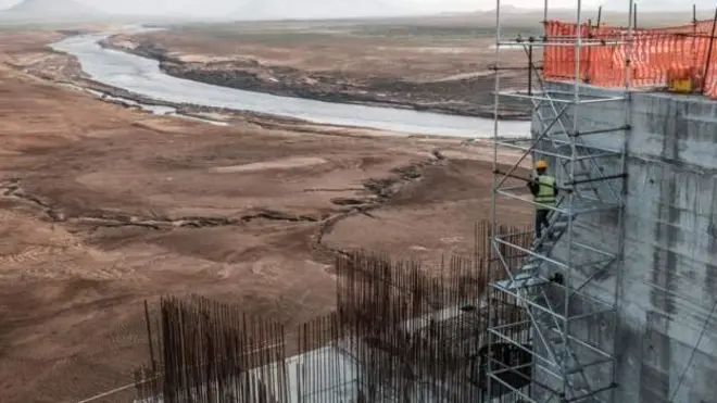 Le barrage est déjà terminé à 80%.