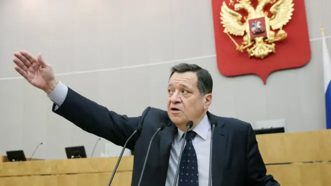 "Подпав под санкции, они не могут жить там, они живут здесь", - объяснил автор поправки депутат Макаров