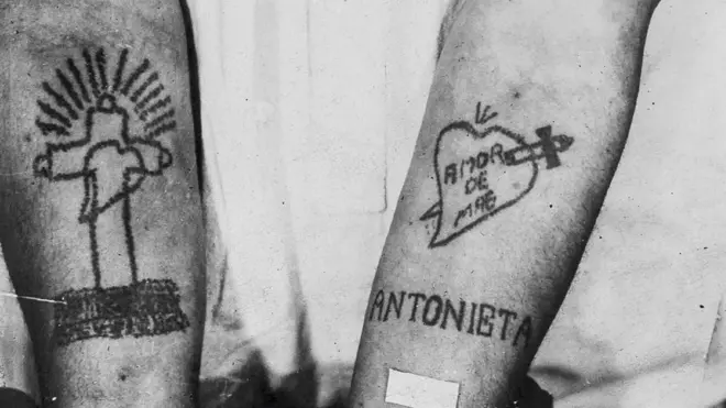 Nesta foto7games bet baixar1939, os dois temas mais recorrentes da tatuagem brasileira: religiosidade e afeto