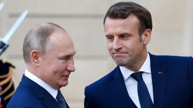 Vladimir Putin và Emmanuel Macron hồi 2019