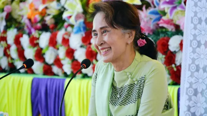 နိုင်ငံတော်အတိုင်ပင်ခံပုဂ္ဂိုလ် ဒေါ်အောင်ဆန်းစုကြည်