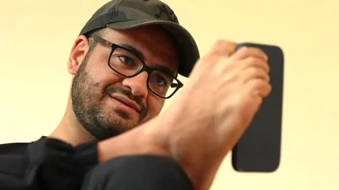 irak: dečak koji je izgubio obe ruke u američkom raketnom napadu 2003.