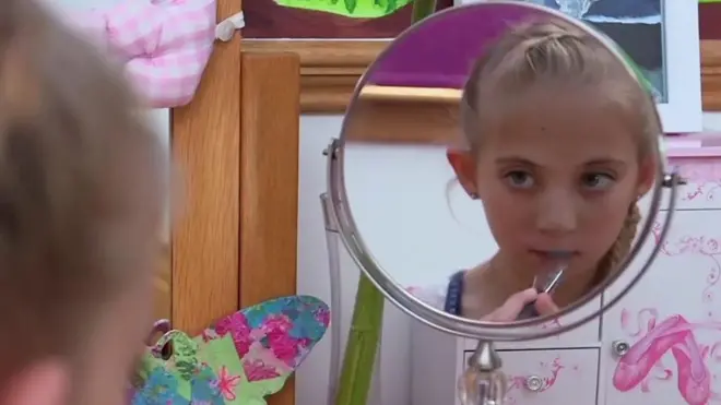 A Lucy le encanta la naturaleza pero no puede disfrutar de lo que más le apasiona a causa de una enfermedad rara.