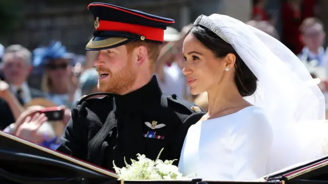 Meghan na Mwanamfalme Harry wakiondoka kanisa la St George