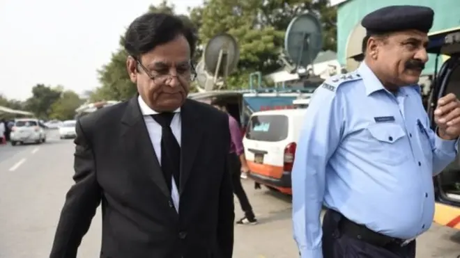 مدافع وکیل سیف الملوک د خپلې موکلې له خوشې کېدو وروسته له هېواده وتلی دی