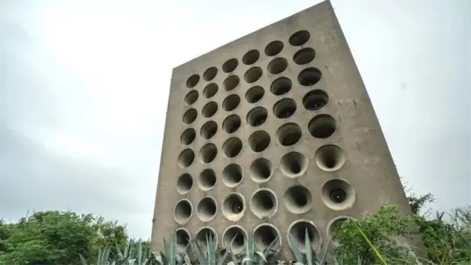 1967లో తైవాన్ నిర్మించిన లౌడ్ స్పీకర్ వాల్