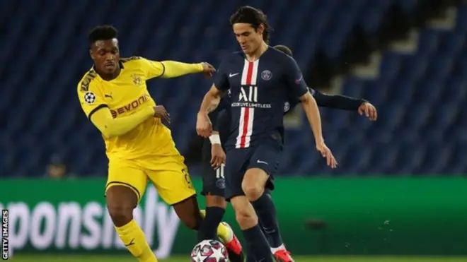 كافاني انضم إلى باريس سان جيرمان قادما من نابولي عام 2013 وساعد في تتويج الفريق الفرنسي بدوري الدرجة الأولى ست مرات