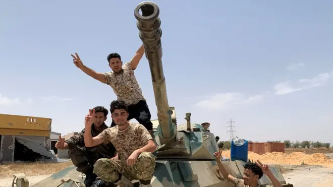 قوات حكومة الوفاق استعادت السيطرة على مطار العاصمة طرابلس قبل يوم من السيطرة على ترهونة