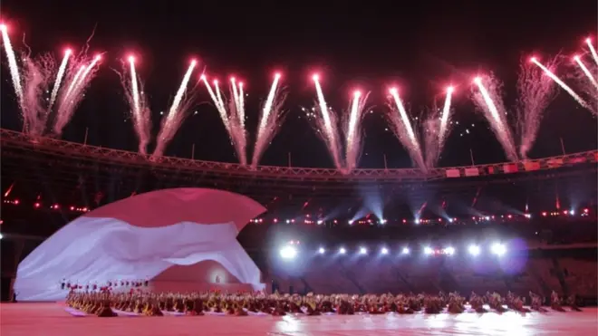 Suasana pembukaan Asian Para Games di Stadion Gelora Bung Karno, Sabtu (6/10).