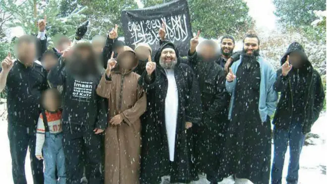 Полиция внедрила Камаля в запрещенную организацию "Аль-Мухаджирун" в Лутоне