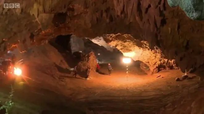 Belasan remaja hilang dalam gua, Thailand kerahkan 1000 orang tim pencari