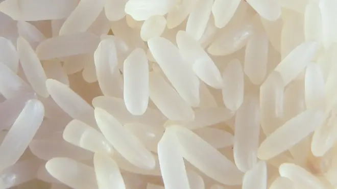 Rice and Fake or Plastic rice look very much alike wen dem never boil am.