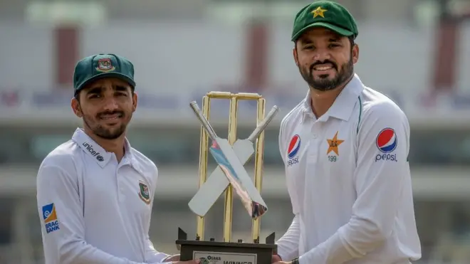 میچ کے بعد تقریب میں بھی مومن الحق خاموش خاموش سے رہے۔ افسردگی ان کے چہرے سے عیاں تھی(فائل فوٹو)