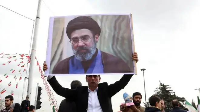 Man hold foto of Mojtaba Khamenei