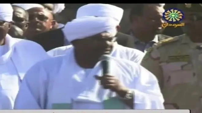 البشير يتهم مندسين بقتل المتظاهرين