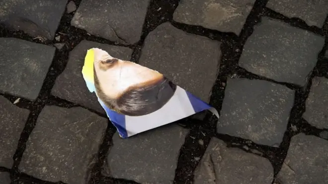 шматок фото Віктора Януковича