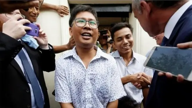 Wa Lone dan Kya Soe Oo dihukum berdasarkan Undang-Undang Kerahasiaan Resmi dan dijatuhi hukuman tujuh tahun penjara pada September lalu.