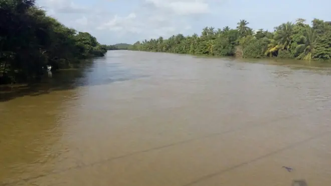 නිල්වලා ගඟ ආශ්‍රිත ගංවතුර තත්ත්වය පාලනය කළ නොහැකි මට්ටමට පැමිණ තිබේ.