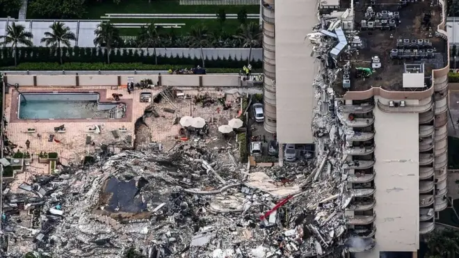 مبنى ميامي المنهار