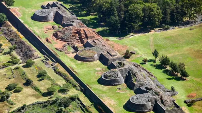 As 'yácatas' (pirâmides)jogos de caça níqueisTzintzuntzan são circulares e únicas, feitasjogos de caça níqueispedra vulcânica - talvez as relíquias mais preservadas do povo purépecha