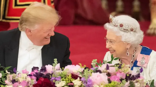ट्रंप और क्वीन एलिज़ाबेथ