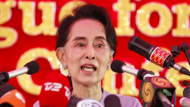 Aung San Suu Kyi speaks to media ahead of the 2015 general election