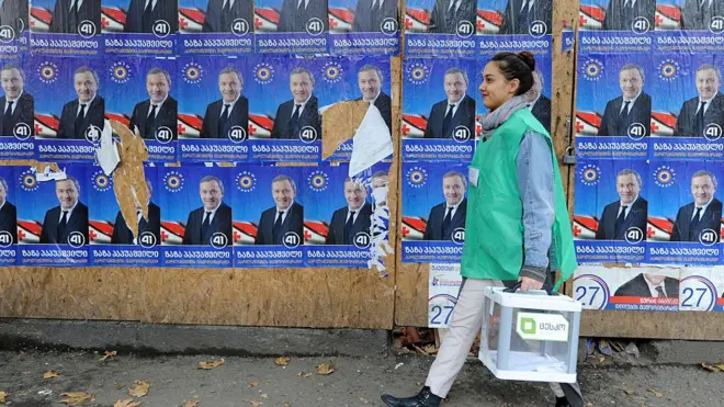 Правящая партия "Грузинская мечта - Демократическая Грузия", основанная бывшим премьер-министром страны Бидзиной Иванишвили, уже празднует победу своих кандидатов