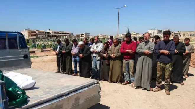 4 апрел эрталаб рўй берган ҳужум оқибатида 72 инсон ҳалок бўлган.