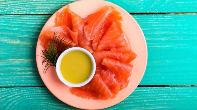 Un plato de salmón ahumado