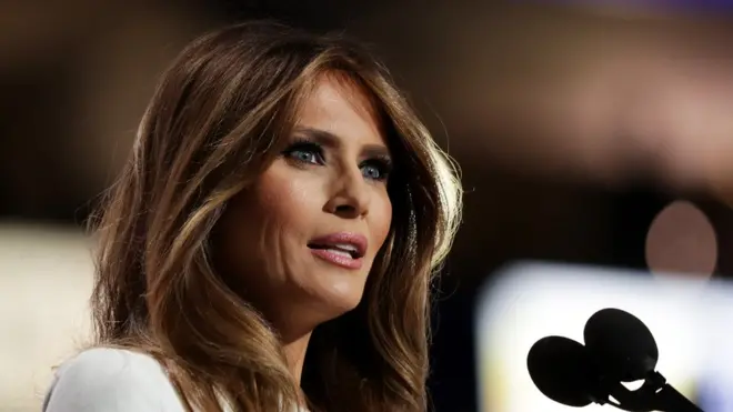 Melania Trump formalizó las demandas en contra del diario 'Daily Mail' y el blog Trapey ante una corte del estado de Maryland.