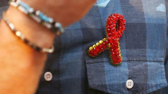 روبان قرمز کمپین مبارزه با اچآیوی